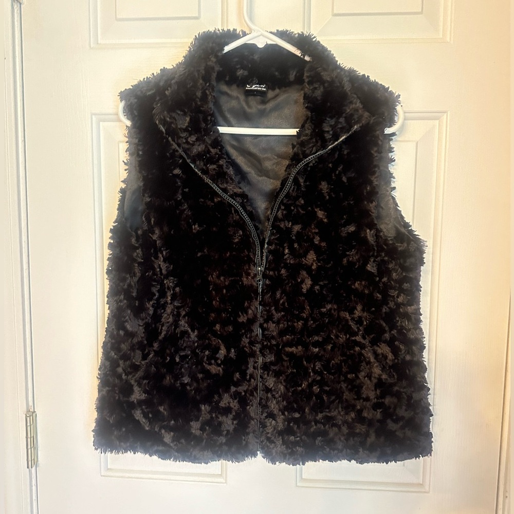 Nordstrom’s Cejon Women’s Faux Fur sleeveless vest